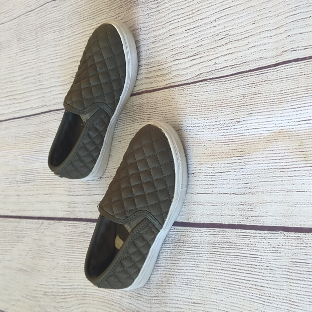 Girls slip on shoes